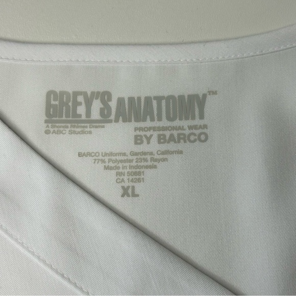 GREY'S ANATOMY Barco Womens Sz XL  White 3 Pocket Mock Wrap Style 4153 Scrub Top - Picture 4 of 8